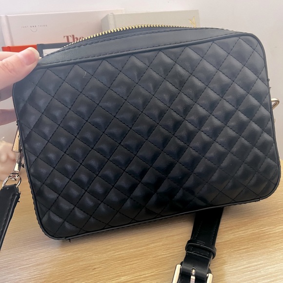 🌻 GUESS Rochelle Crossbody Top Zip - Picture 5 of 6